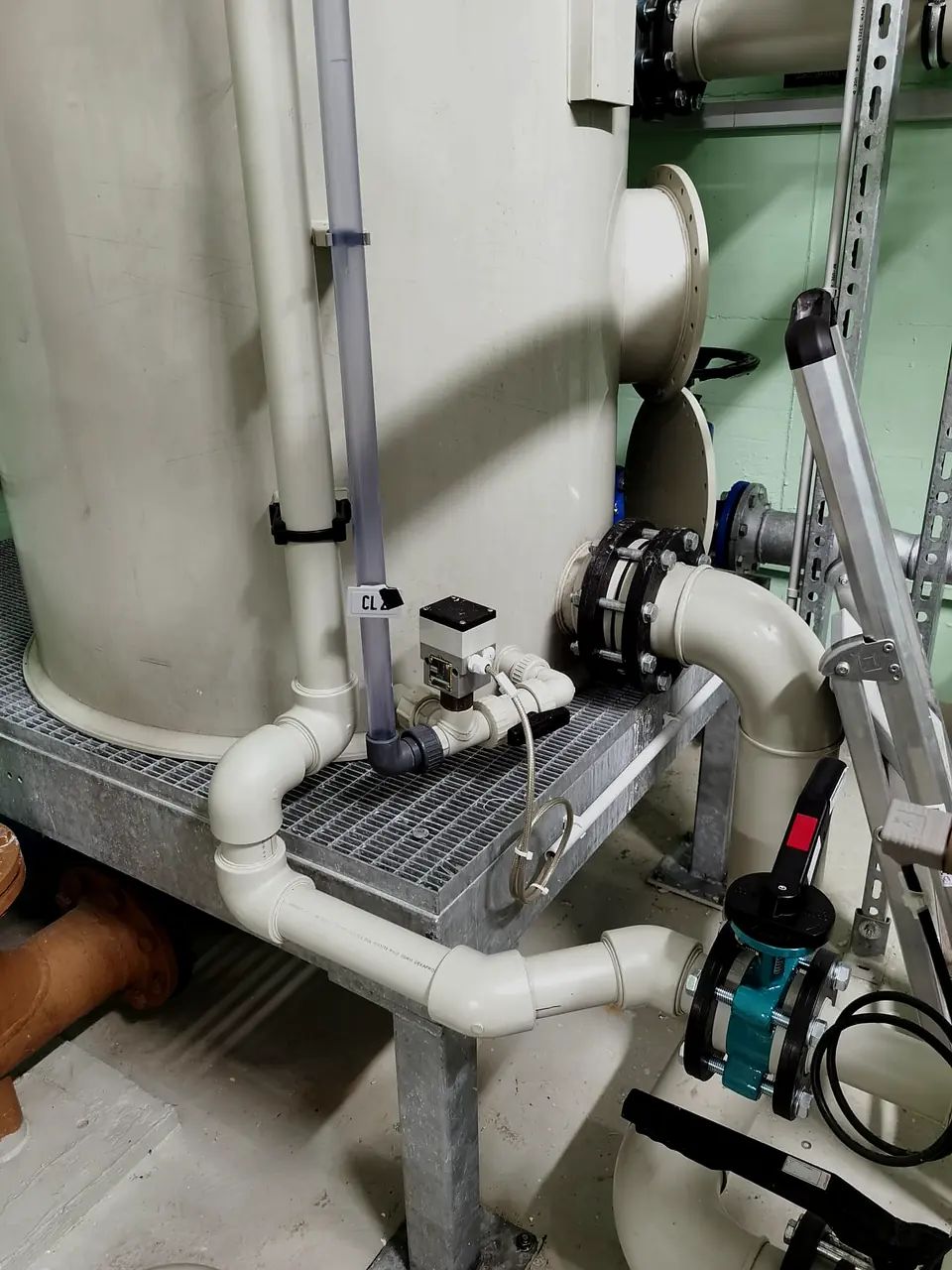Piping on a plastic tank