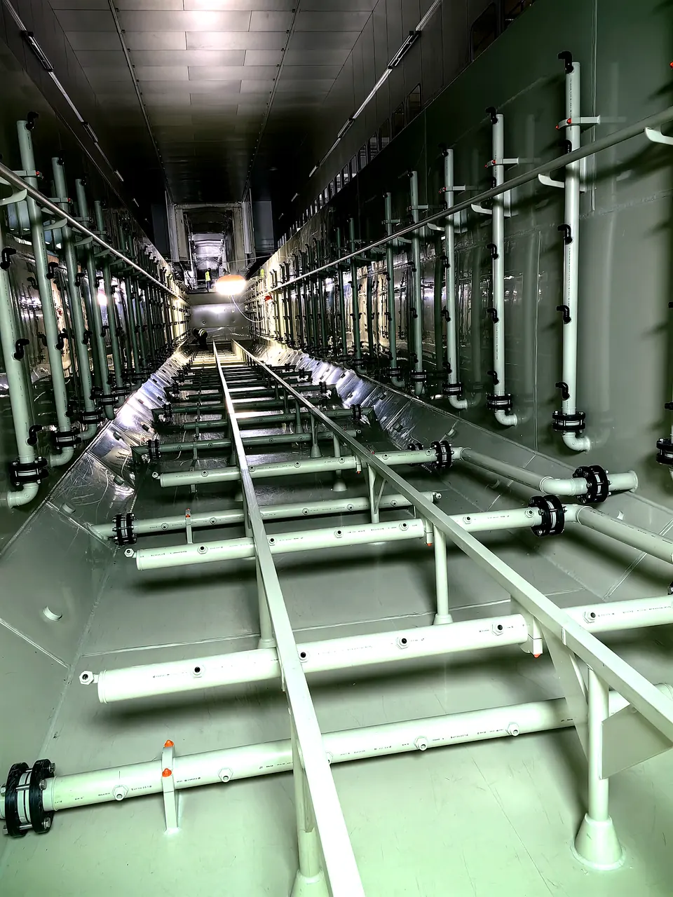 PP piping in a production hall
