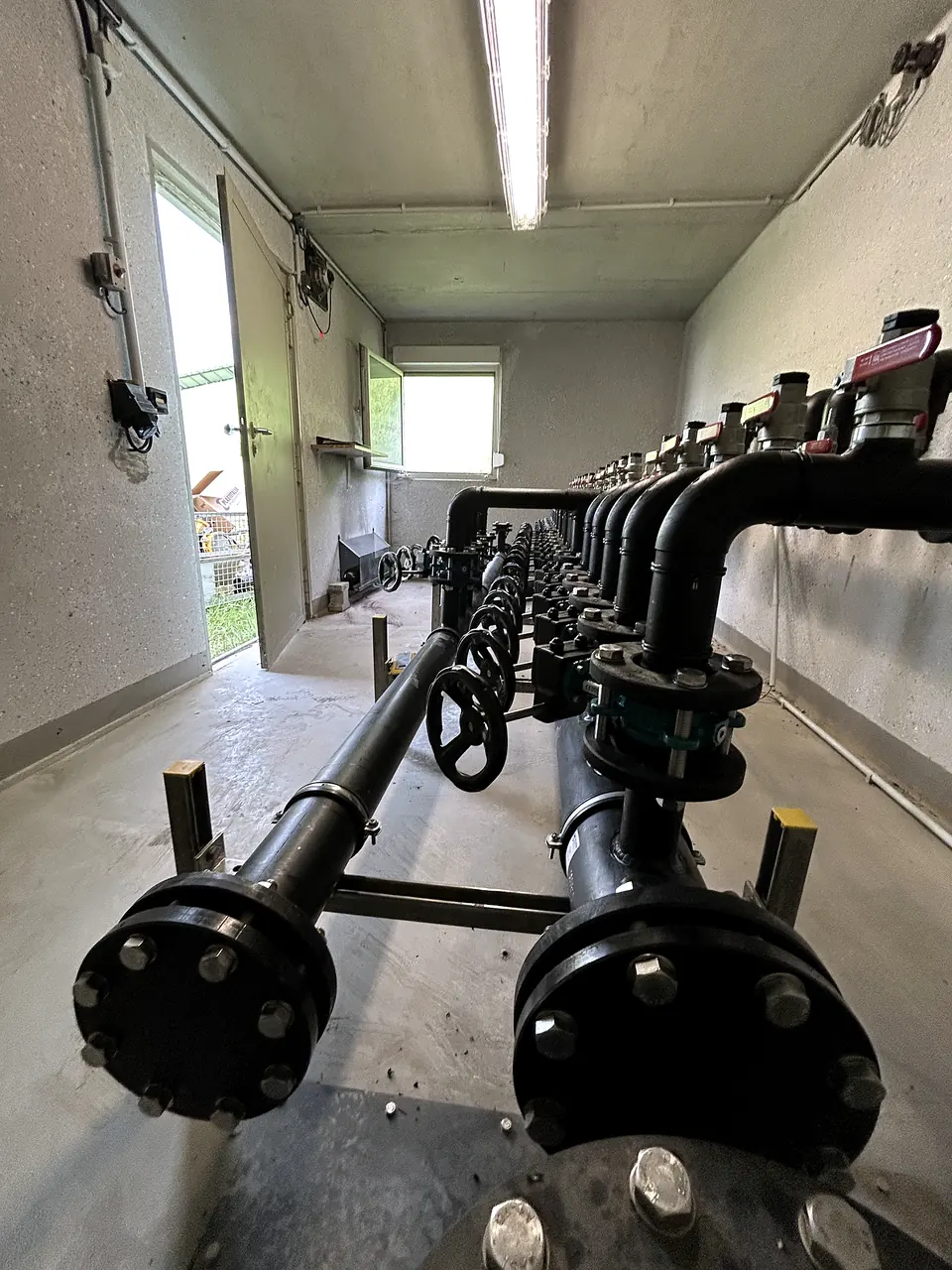 PE pipe manifold with flanges