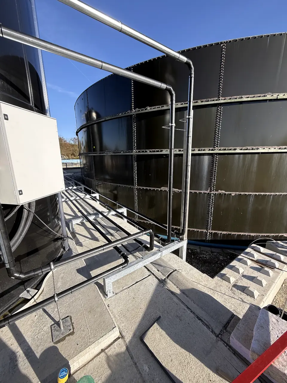 Piping at an outdoor tank