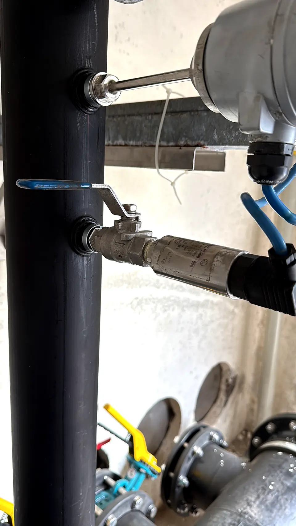 Vertical PE pipe with valves and fittings