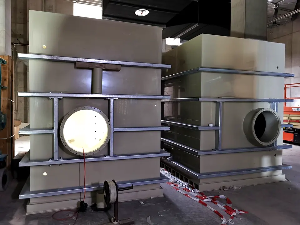 PP tanks with reinforcing frames
